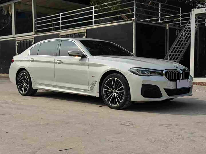 Фото 3 - BMW 5 Series