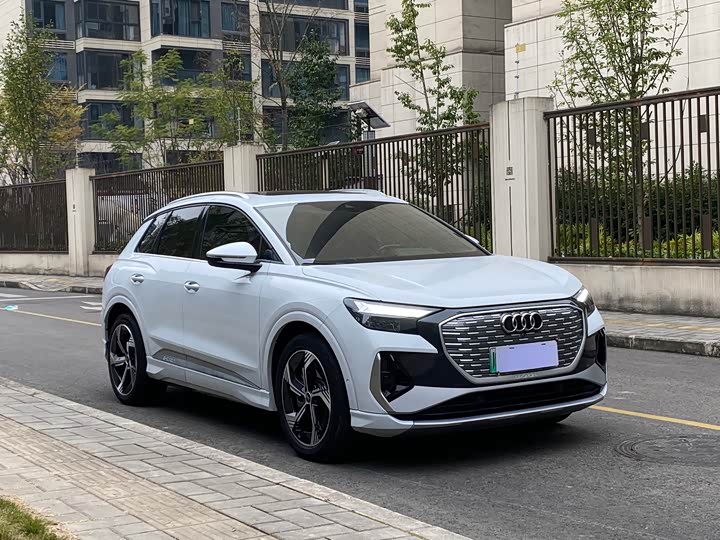 Фото 3 - Audi Q4 e-tron