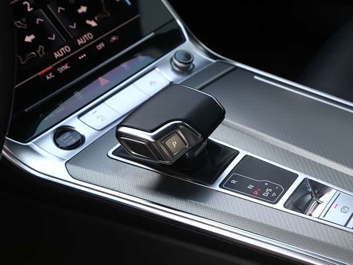 Фото 7 - Audi A6L