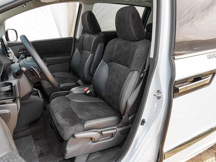 Фото 8 - Honda Elysion