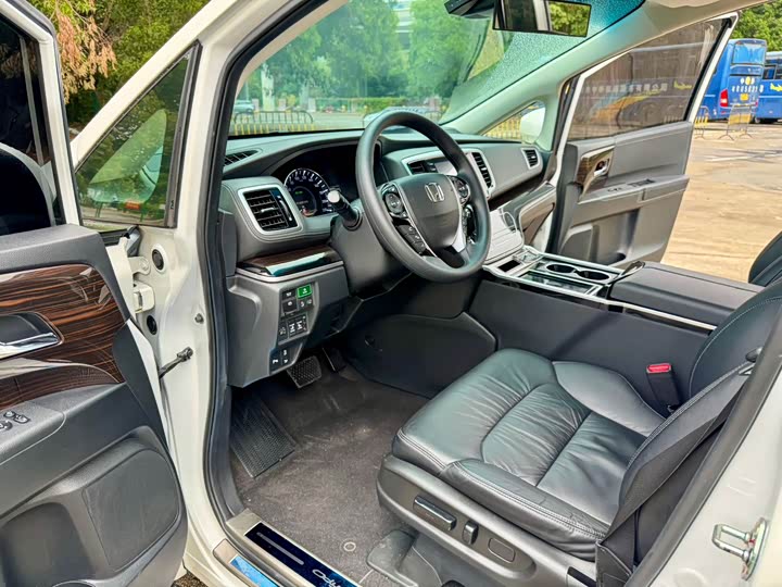 Фото 4 - Honda Odyssey