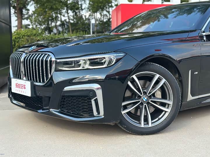 Фото 3 - BMW 7 Series