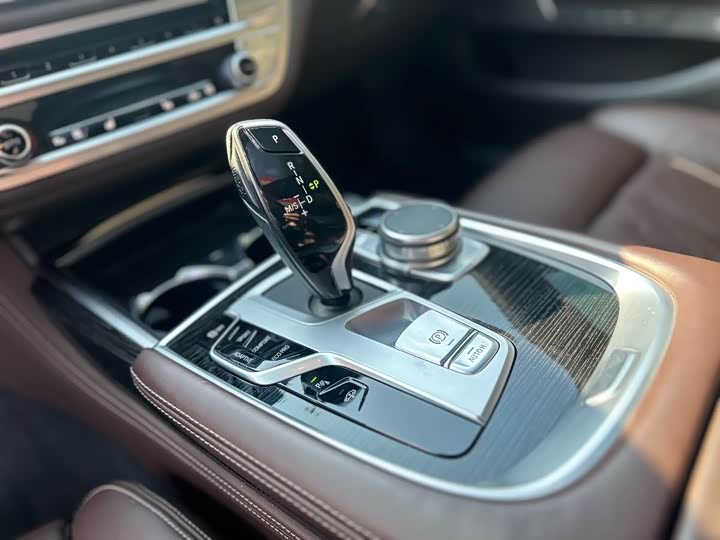 Фото 6 - BMW 7 Series