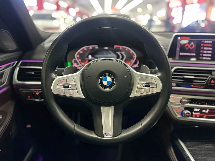 Фото 8 - BMW 7 Series