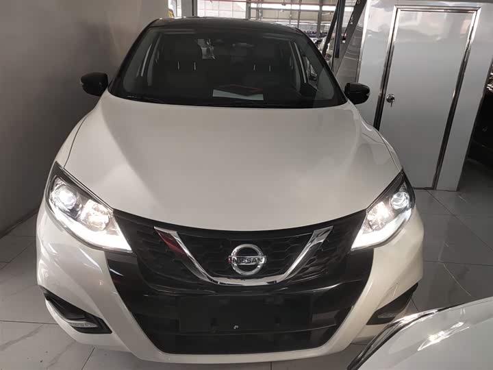 Фото 3 - Nissan Tiida