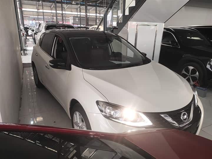 Фото 4 - Nissan Tiida