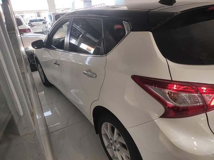 Фото 5 - Nissan Tiida