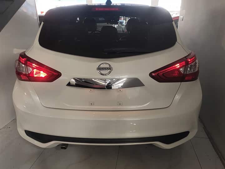 Фото 6 - Nissan Tiida