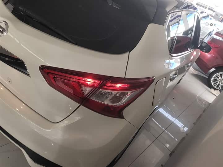 Фото 7 - Nissan Tiida