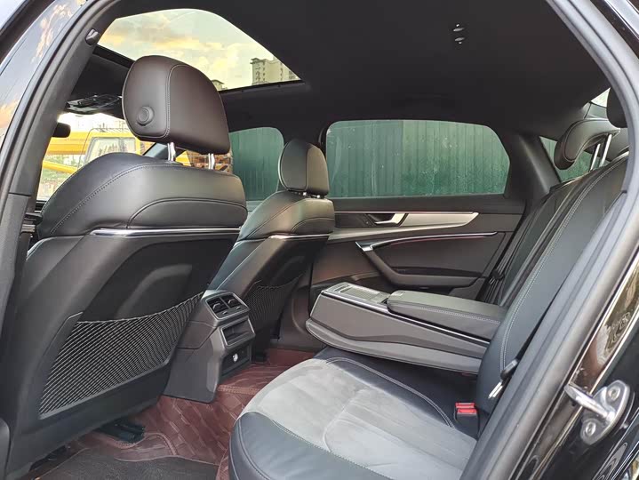 Фото 8 - Audi A6L