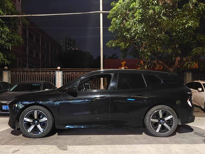 Фото 2 - BMW iX