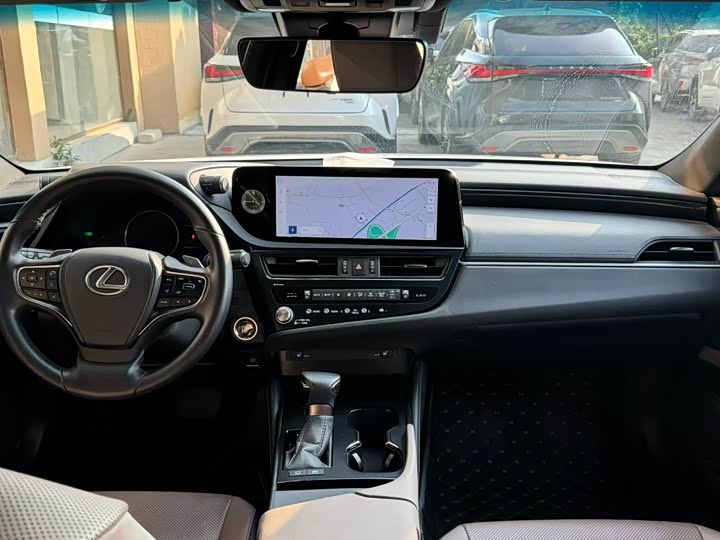 Фото 7 - Lexus ES