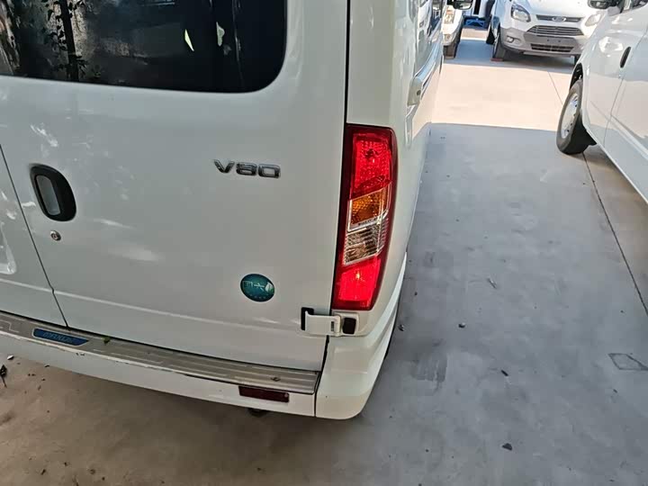 Фото 8 - Maxus V80