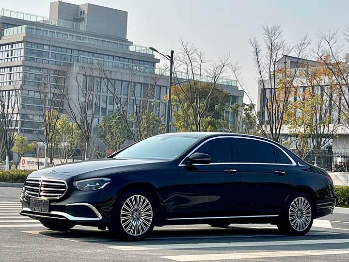 Фото 1 - Mercedes-Benz E-Class