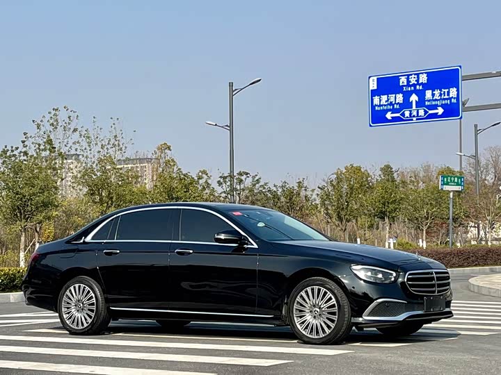 Фото 3 - Mercedes-Benz E-Class