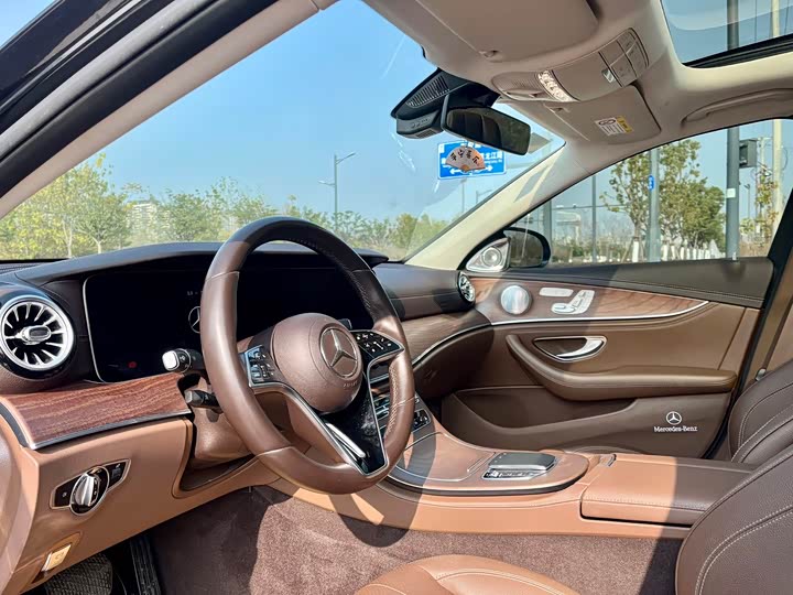 Фото 4 - Mercedes-Benz E-Class