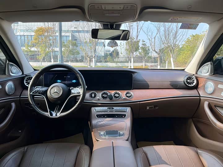 Фото 5 - Mercedes-Benz E-Class