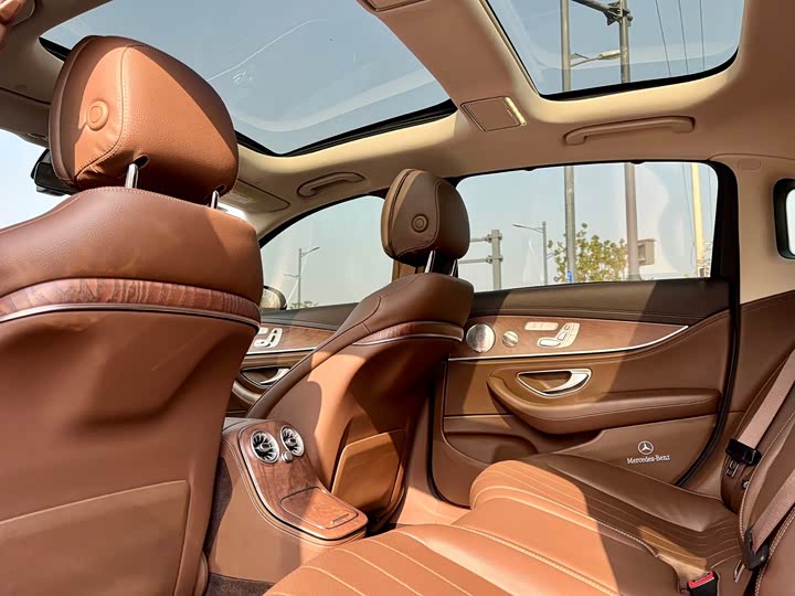 Фото 6 - Mercedes-Benz E-Class