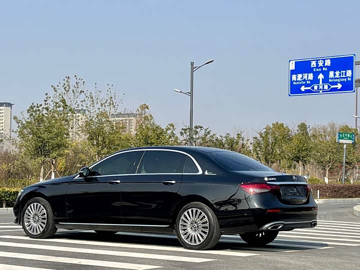 Фото 7 - Mercedes-Benz E-Class