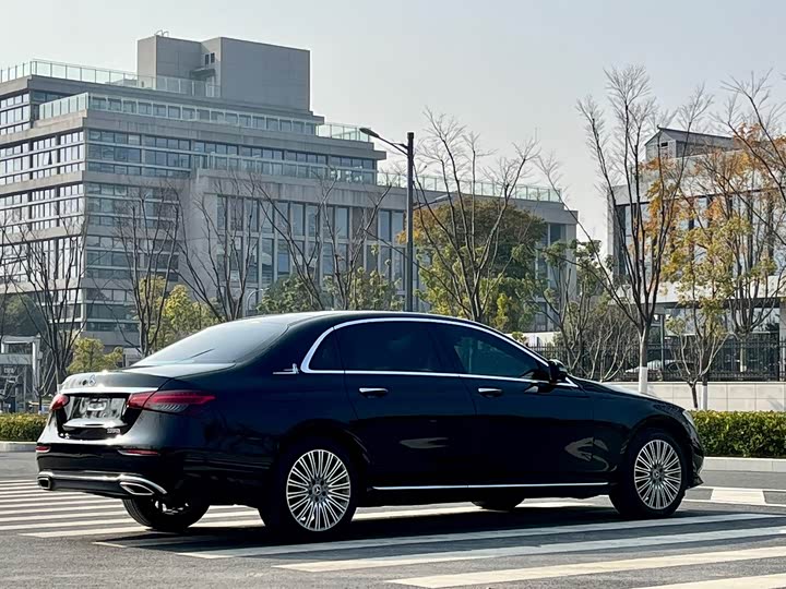 Фото 9 - Mercedes-Benz E-Class