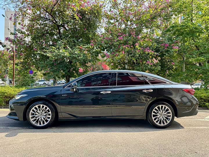 Фото 4 - Toyota Avalon