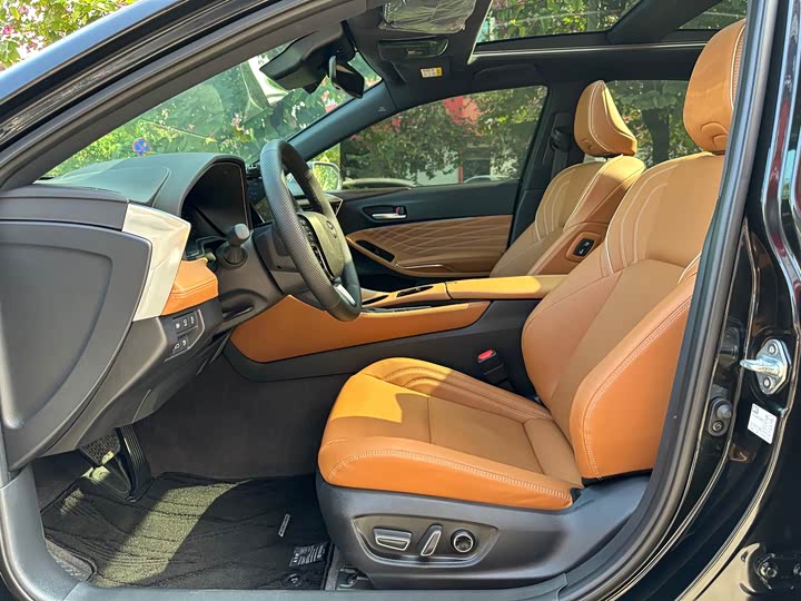 Фото 9 - Toyota Avalon