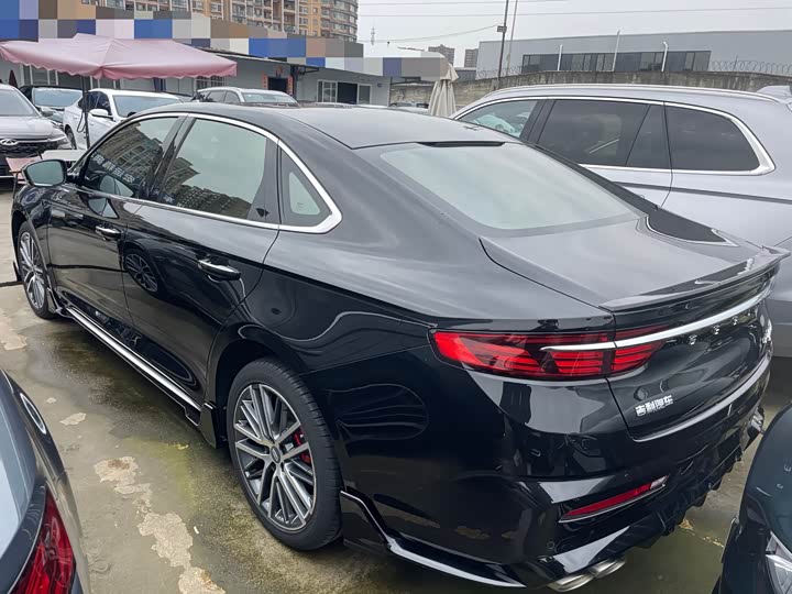 Фото 4 - Geely Preface