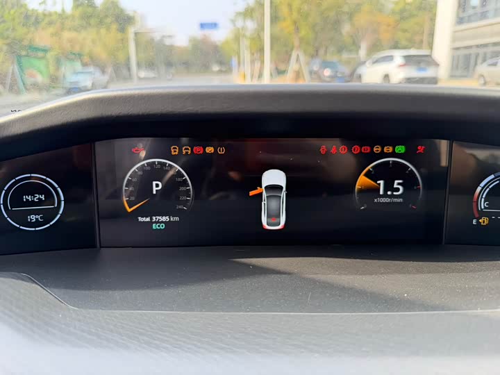 Фото 5 - Changan UNI-V