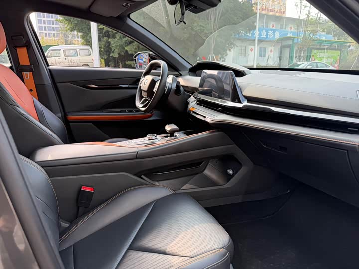 Фото 9 - Changan UNI-V