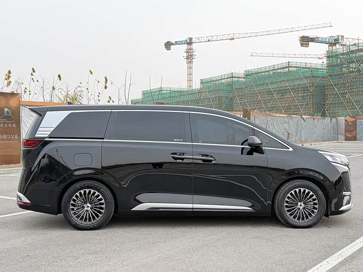 Фото 4 - Denza D9