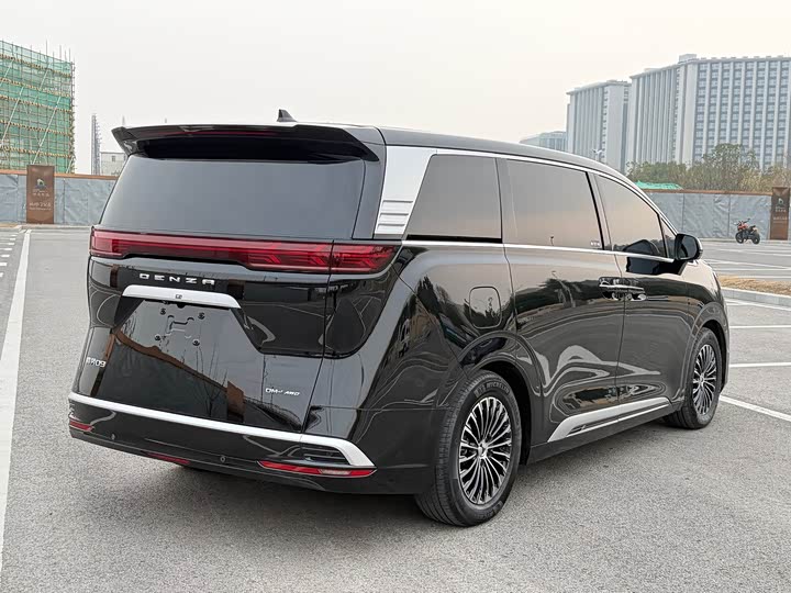 Фото 5 - Denza D9