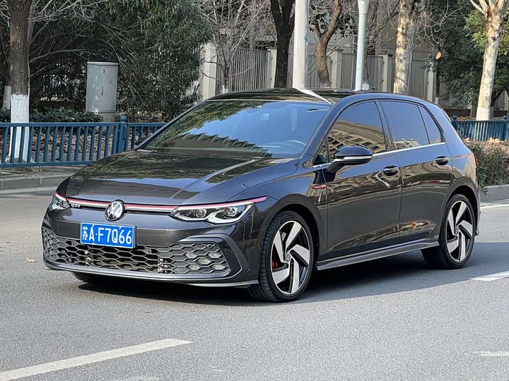 Фото 1 - Volkswagen Golf GTI