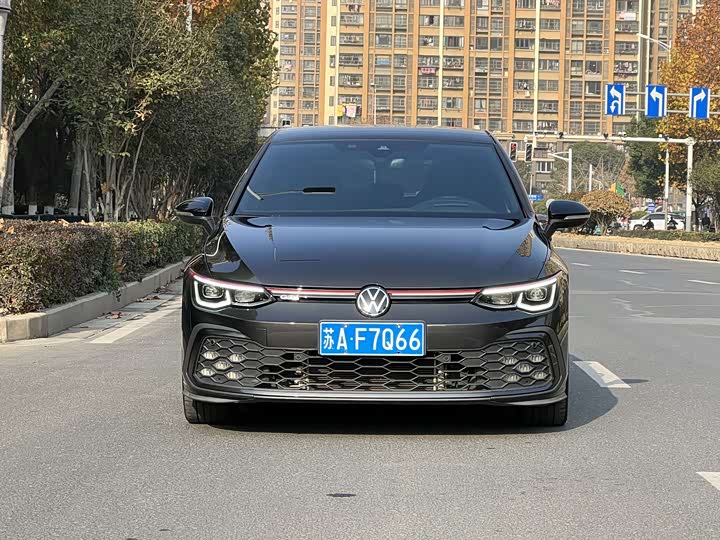 Фото 2 - Volkswagen Golf GTI