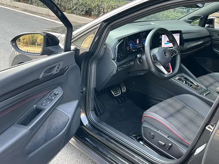 Фото 7 - Volkswagen Golf GTI