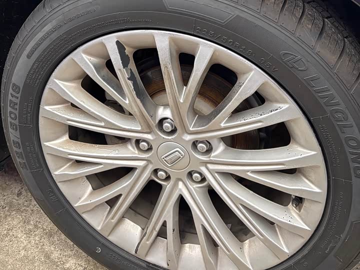 Фото 7 - Bestune B70