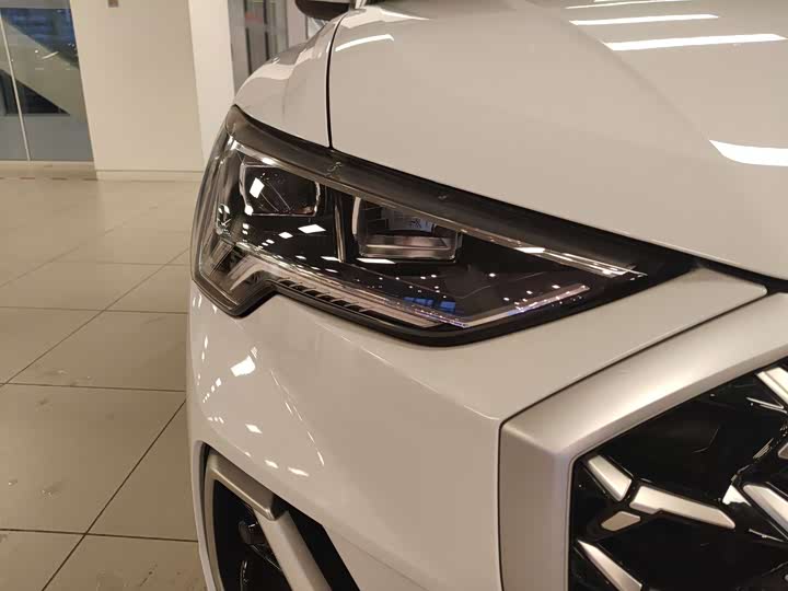 Фото 4 - Audi Q3