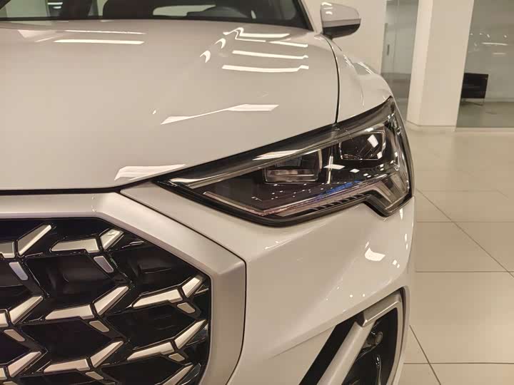 Фото 6 - Audi Q3