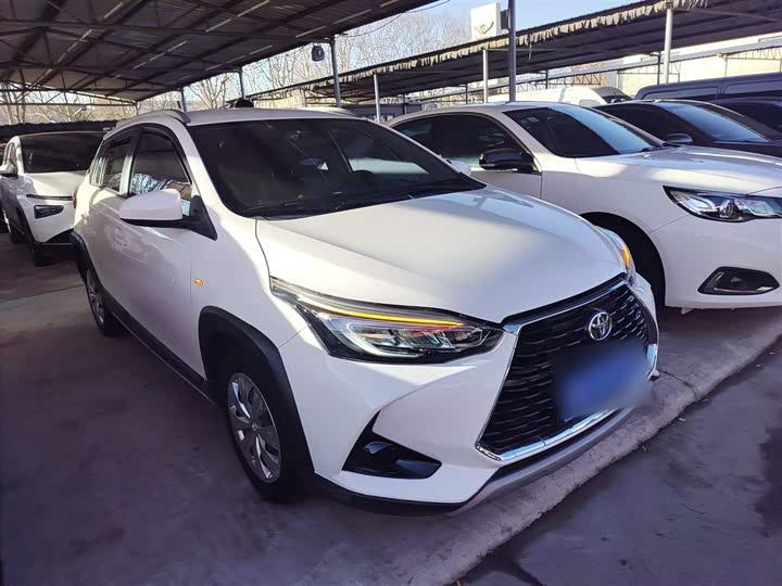 Фото 4 - Toyota Yaris L Hatchback