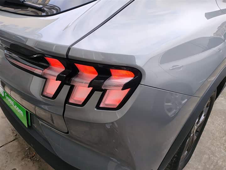 Фото 8 - Ford Mustang Mach-E