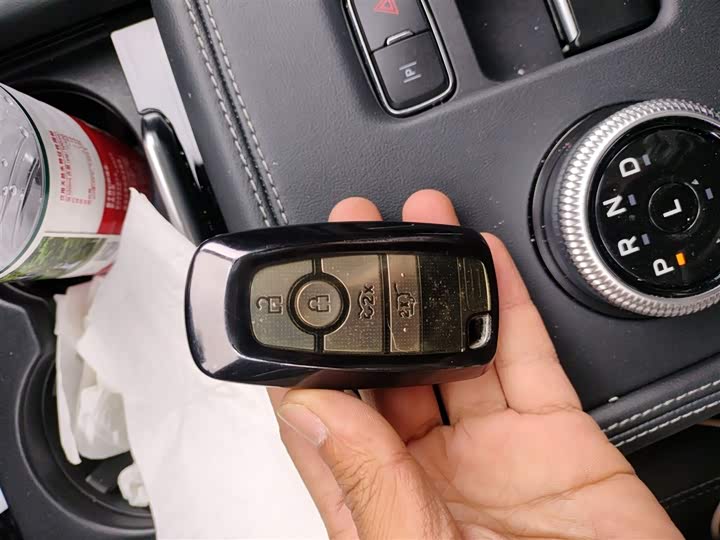 Фото 9 - Ford Mustang Mach-E