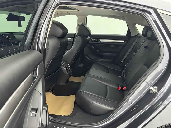 Фото 6 - Honda Accord