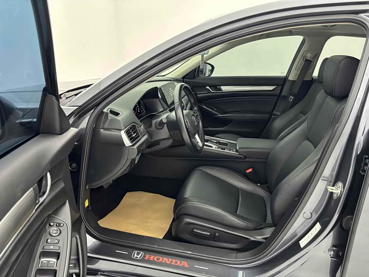 Фото 9 - Honda Accord