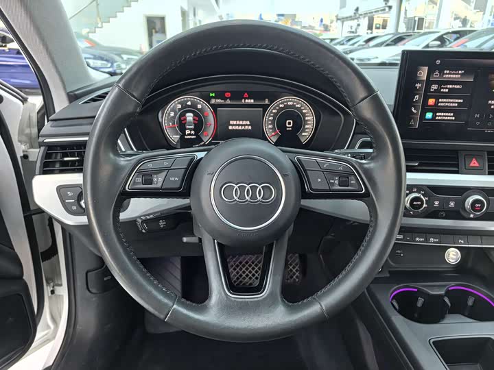 Фото 8 - Audi A4L