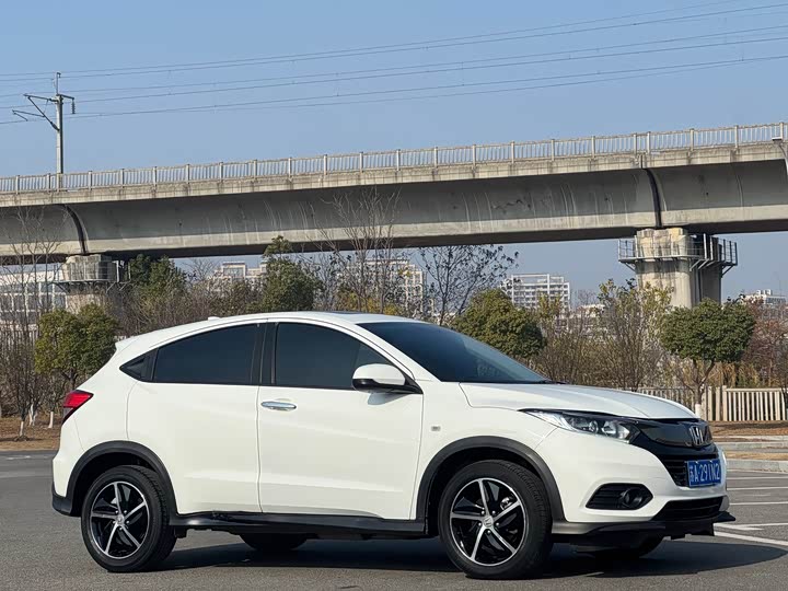 Фото 3 - Honda Vezel
