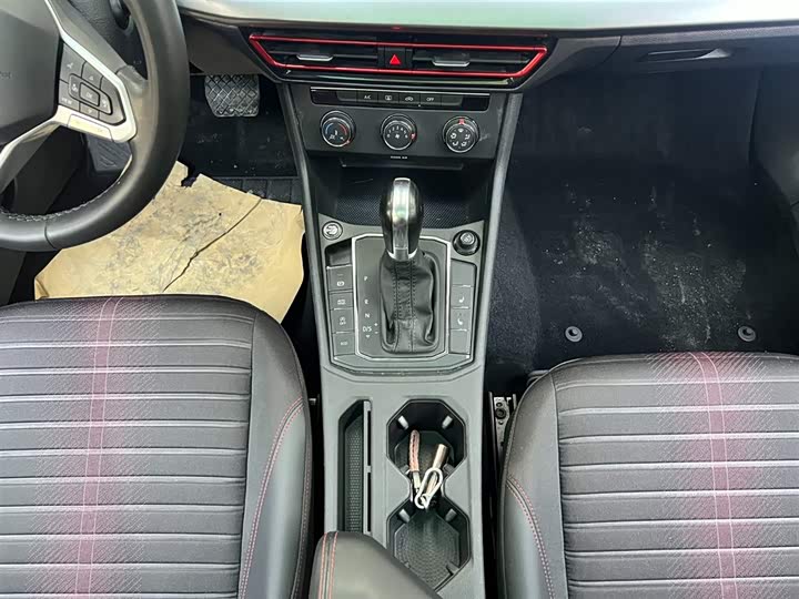 Фото 8 - Volkswagen Lavida