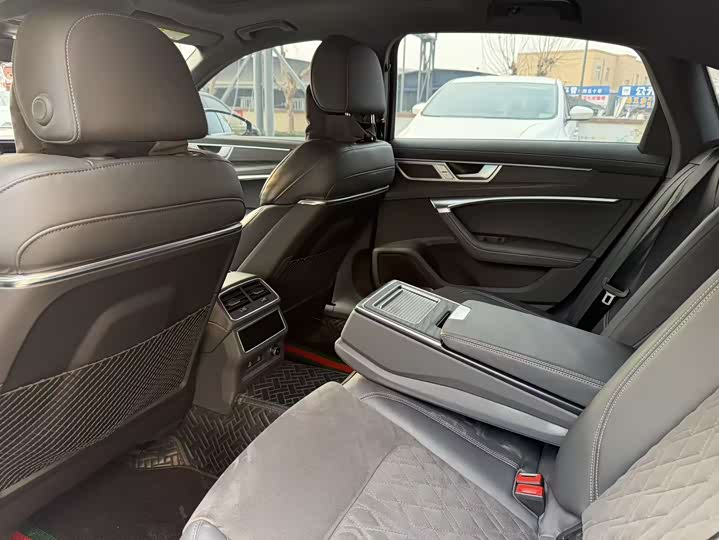 Фото 7 - Audi A6L