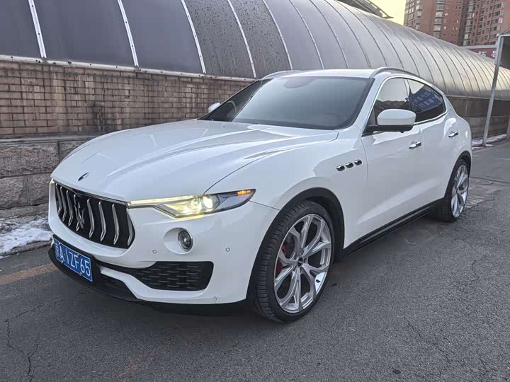 Фото 1 - Maserati Levante