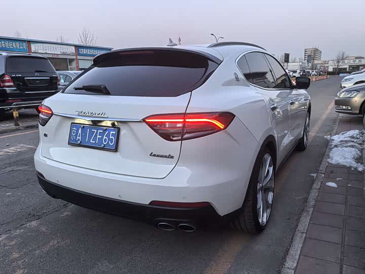 Фото 4 - Maserati Levante