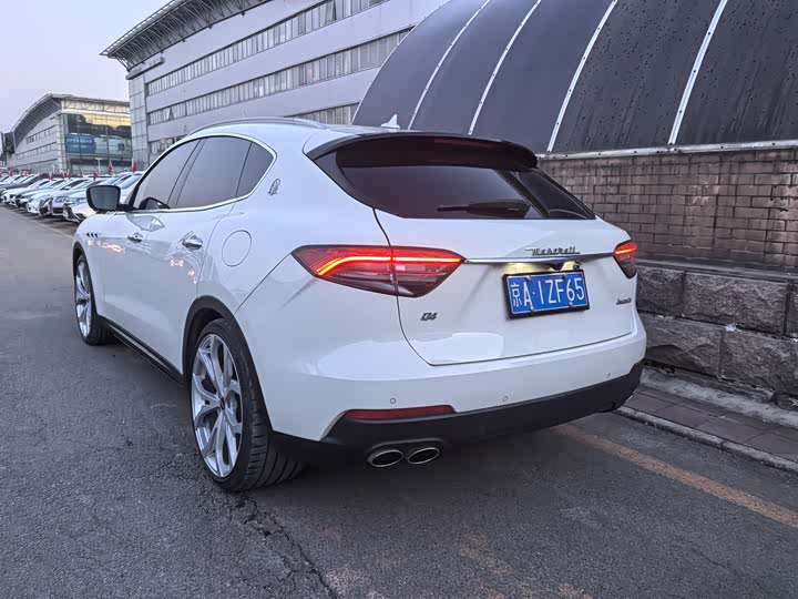 Фото 6 - Maserati Levante