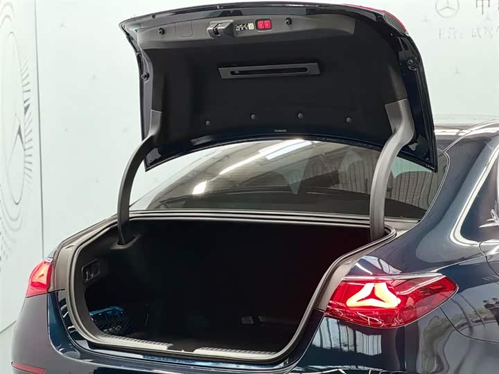 Фото 3 - Mercedes-Benz E-Class